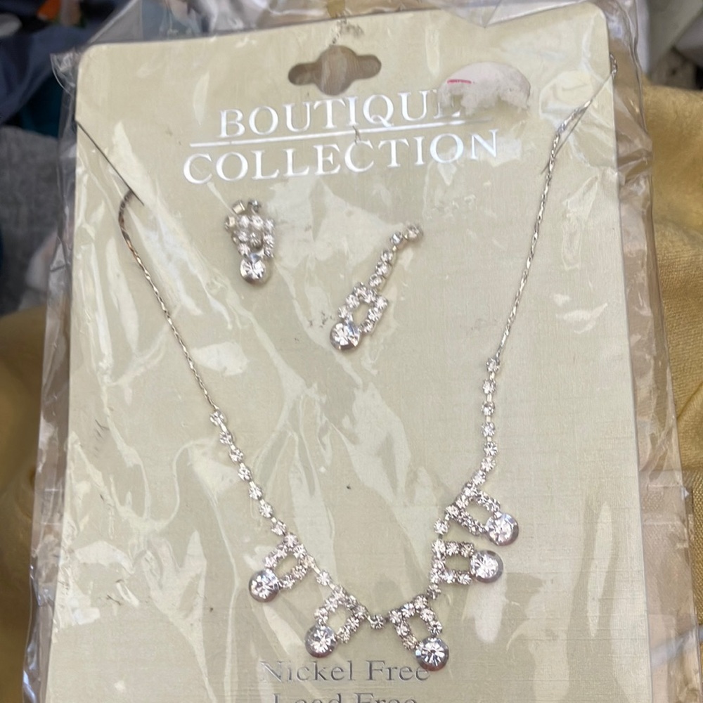 Brand new necklace and earring set